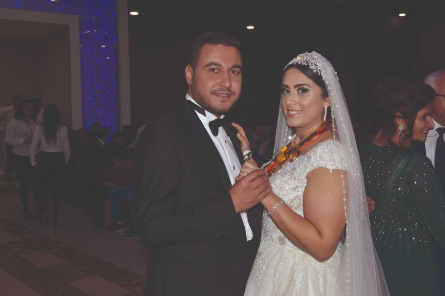 Asena ile Atakan muhteşem bir düğünle evlendi