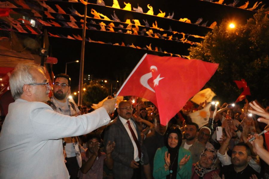 Kozan Belediye Başkanı Kazım Özgan, Seçim Zaferini Kutluyor!