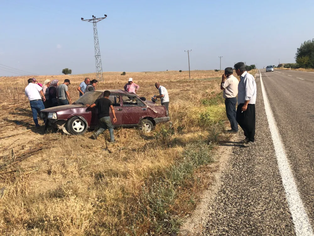 Kozan Akdam yolunda otomobil takla attı: 3 yaralı