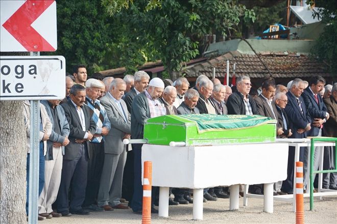 Eski Kozan Belediye Başkanı Kazım Özgan annesini kaybetti