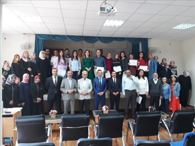 Türk İşaret Dili Kursu´nu bitirenlere sertifikaları verildi
