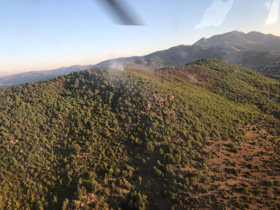 Kozan’da yanan ormanlık alanlar havadan görüntülendi