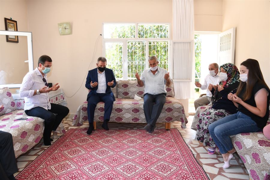 Vali Elban’dan Kozanlı şehitlerin ailelerine ziyaret