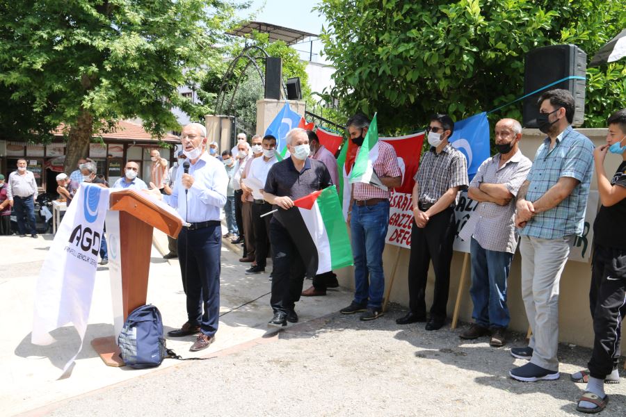 Kozan’da Cuma namazı çıkışı İsrail protesto edildi