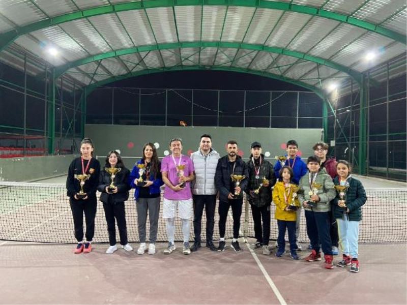 Tenis turnuvası 120 sporcunun katılımıyla gerçekleşti