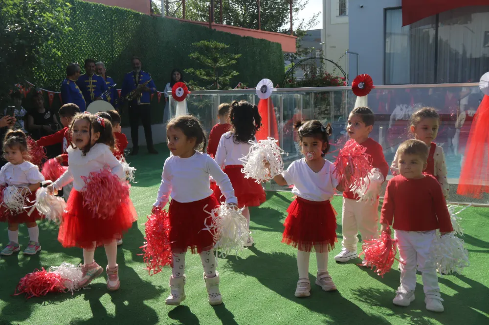 MİNİK YÜREKLERDEN DEV GÖSTERİ!