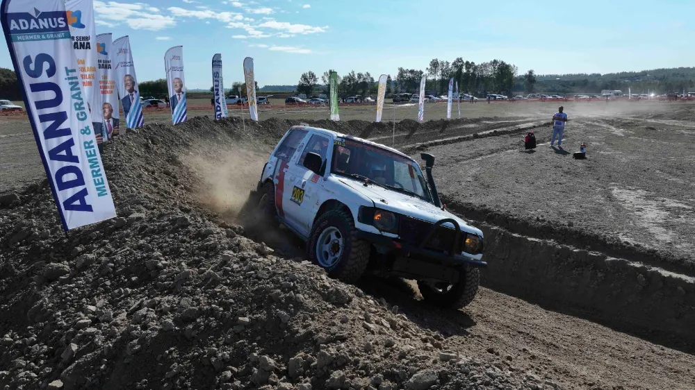 20 ŞEHİDİMİZİ TEMSİLEN 20 ARAÇ YARIŞTI