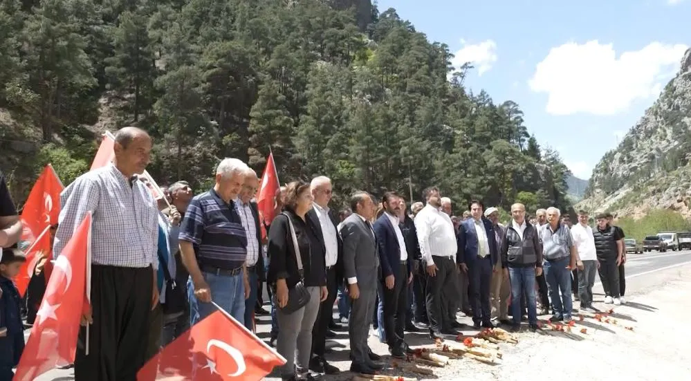 4 ÖĞRETMENİN CAN VERDİĞİ YOLDA İSYAN: “KARAYOLLARI HESAP VERSİN!”