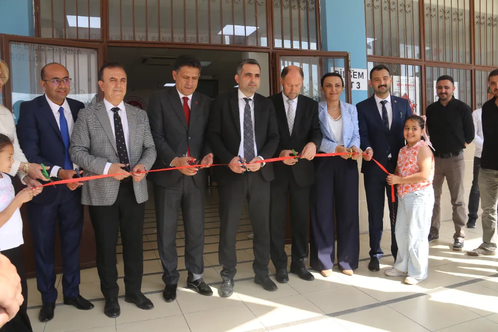 KOZAN’DA TÜBİTAK 4006 BİLİM FUARI AÇILDI