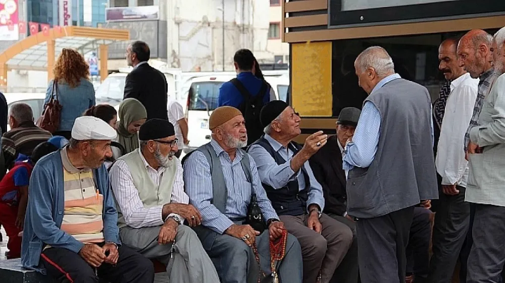 KOZAN’DA NÜFUS BİR İNDİ BİR ÇIKTI!