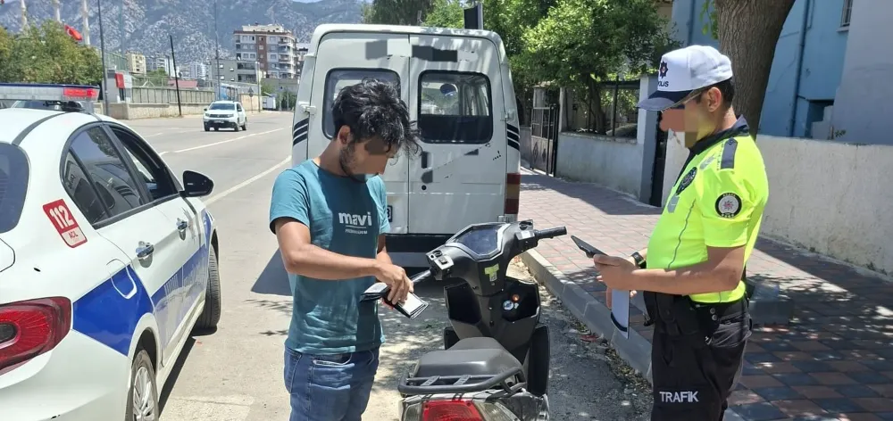 RUHSATSIZ SİLAH, UYUŞTURUCU VE ARANAN ŞAHISLAR YAKALANDI