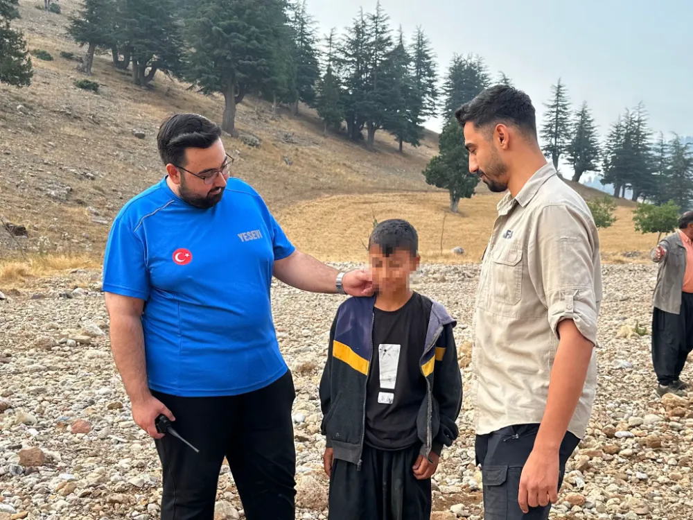 KAYIP SANILDI, KOMŞUNUN DAMINDA UYURKEN BULUNDU!