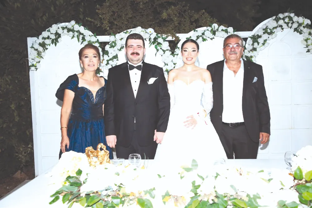 MUTLULUKLARINI GÖRKEMLİ DÜĞÜNLE TAÇLANDIRDILAR