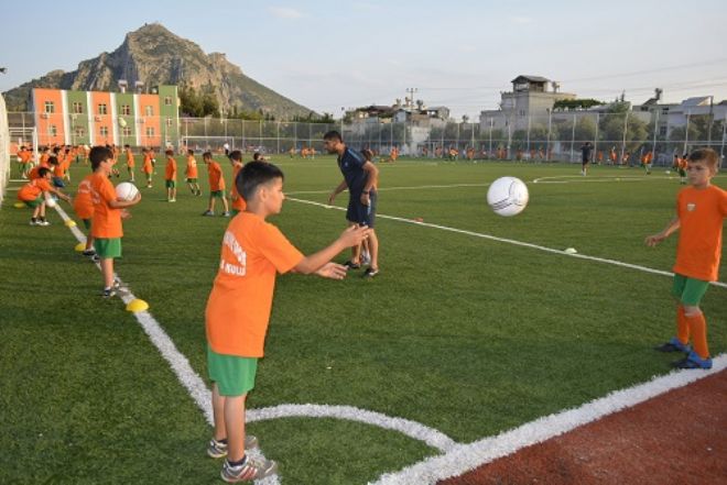 Kozan Belediyespor Kış Futbol Okulu açıyor